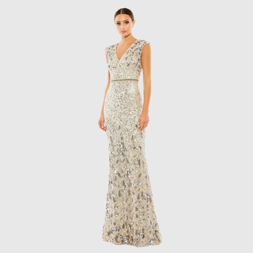 MAC DUGGAL
White and Silver Embellished V Neck Cap Sleeve Sequin Gown